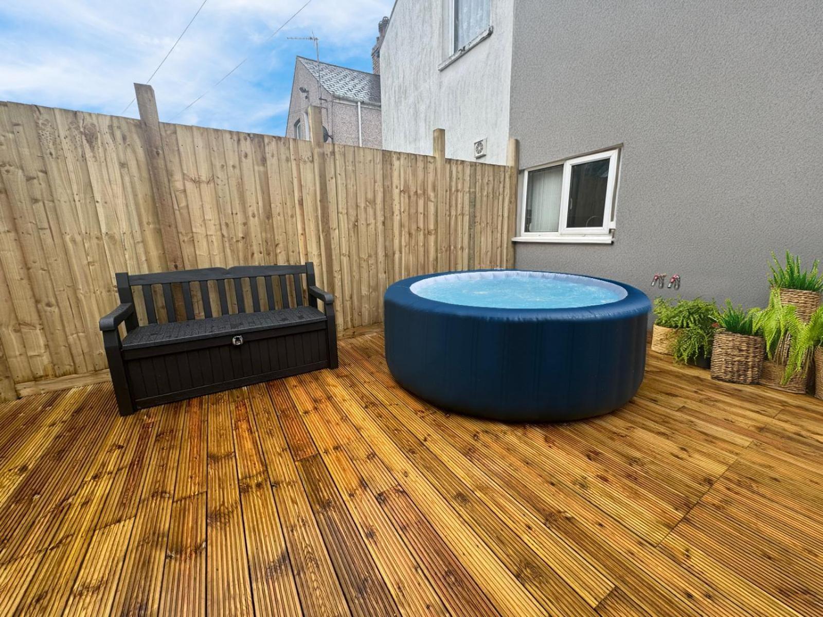 Edwardian City Centre House For Big Groups, Offroad Parking & Hot Tub! Кардіфф Екстер'єр фото